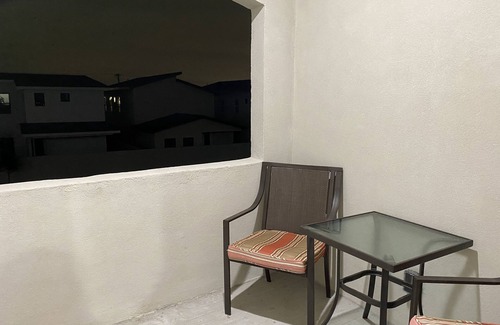 Bonanza House | New Home 2 mins to Doctors Hospital