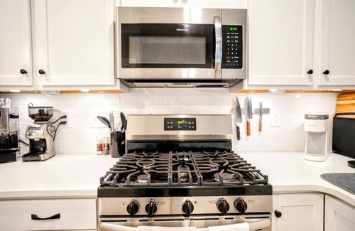 Greenville House | NEW Home 2Bed/2Bath+Office~7 min to DT [30 DAYS+]