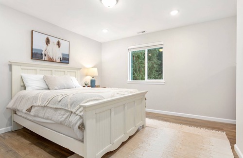 Bellingham House | New home on peaceful 5acr +hotub & dry sauna - Close to biking/hiking & downtown
