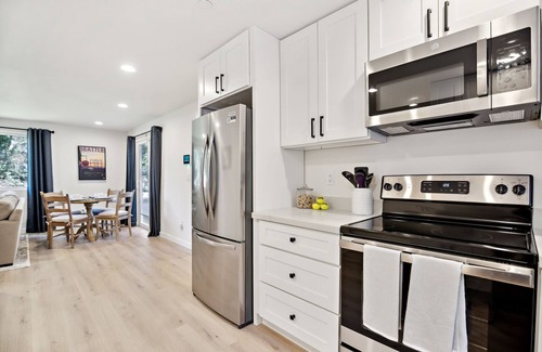 Gig Harbor House | NEW! Hot Tub, 3 BR, Sleeps 6, BBQ, Office, Dogs OK