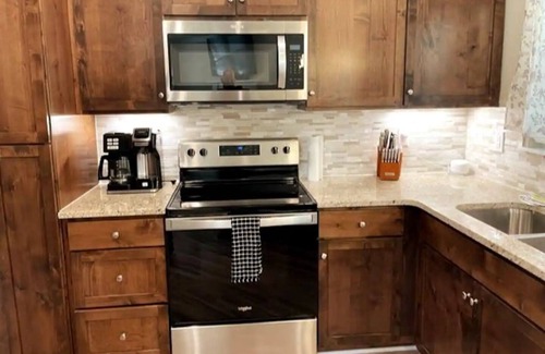 Eureka Springs House | New Hot Tub Lake View King Suite FAST WiFi 75” TV