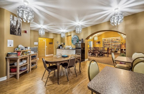 Cathlamet Condo | NEW! Hotel Cathlamet 212 - King Suite