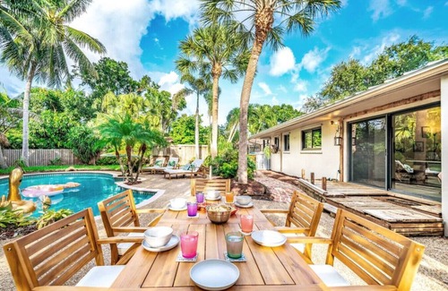 South Corals House | NEW! HTD POOL/HOT TUB/5 MIN TO BEACH/TIKI HUT!