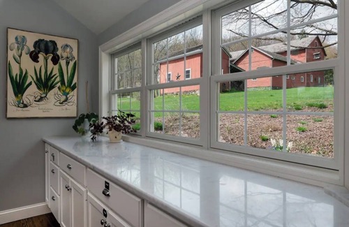 Montgomery House | NEW! Hudson Valley 1830s Farmhouse: Pool, Tennis Court & 14 private acres!