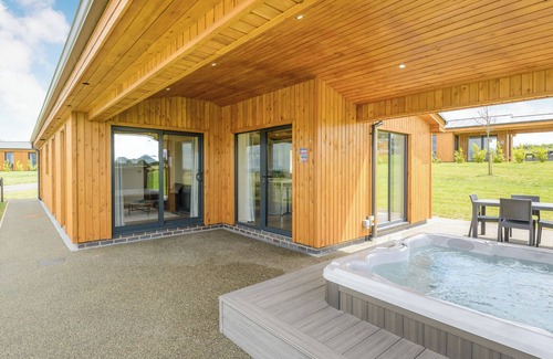 Hundall Ski Chalet | New in 2022. Luxurious and contemporary lodge with stunning countryside views.