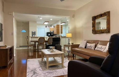 Gainesville Condo | New In-City Comfort: Condo Getaway 2-bed, 2-bath
