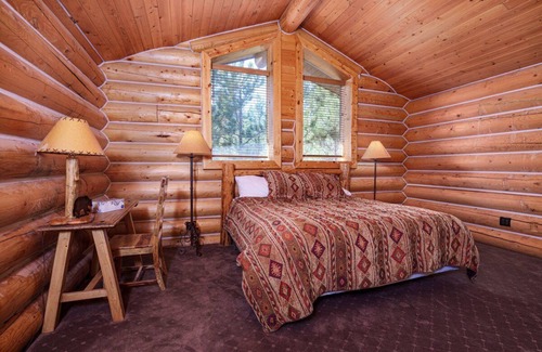 Lake George Cabin | NEW Indian Paintbrush Log Cabin -Sleeps 12+ on scenic horse ranch with views!