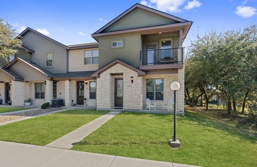 Point Venture House | New Lake Travis Home on Golf Course w/Golf Cart