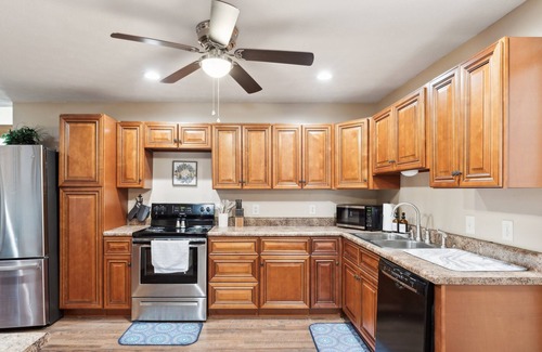 Somerset House | NEW! Lakelife at Somerset 4-Bedroom Home - Handicap accessible