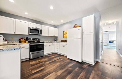 Ellsworth House | New! Lakeview at Branch Lake