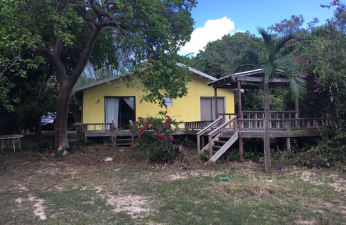 South Palmetto Point House | NEW LISTING SPECIAL RATES Charming 2 Bdrm 2 Bth Cottage Pink Sand Beach 100/Day