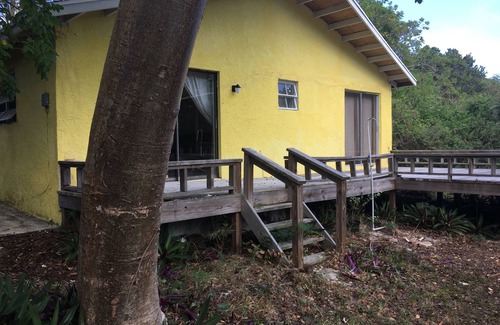 South Palmetto Point House | NEW LISTING SPECIAL RATES Charming 2 Bdrm 2 Bth Cottage Pink Sand Beach 100/Day