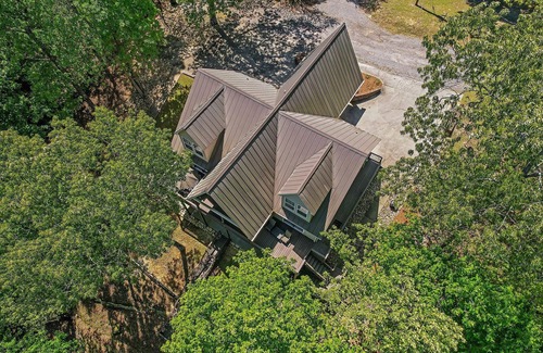 Crane Hill House | NEW LISTING Beautiful Lake Front Home on Smith Lake. Year Round Water!