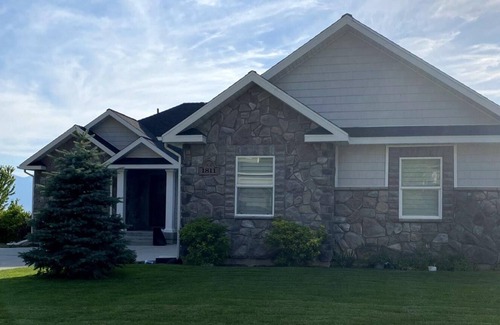 North Logan House | NEW LISTING! Entire Beautiful Mountain Home (3,300+ SQFT) with incredible views