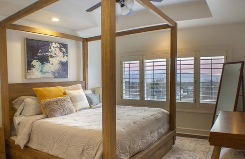 North Logan House | NEW LISTING! Entire Beautiful Mountain Home (3,300+ SQFT) with incredible views