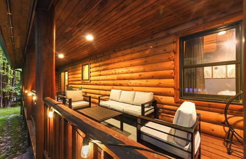 Oakland Cabin | New Listing! New 7 Person HotTub & GrillnFirePit 2 Arcades 9 Minutes to Wisp!