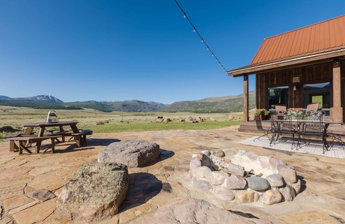 Creede Cabin | New listing! Newly constructed on 77 Acres of Solitude, Amazing Views & Hot Tub