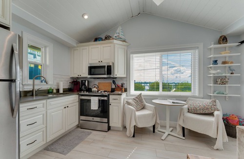 Bradenton Beach Cottage | NEW LISTING.nHigh Tide—- Beach and Bay just steps away!n