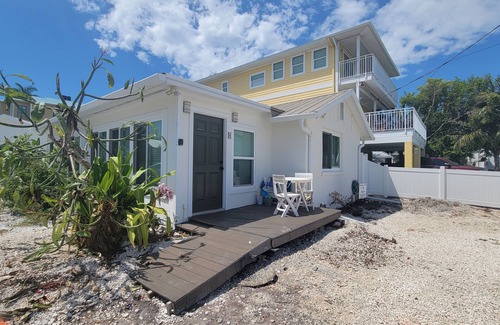 Bradenton Beach Cottage | NEW LISTING.nHigh Tide—- Beach and Bay just steps away!n