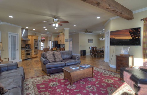 Creede House | New Listing!One-of-a-Kind Luxe Riverfront Home-Fishing Access-Mins Dtn Creede