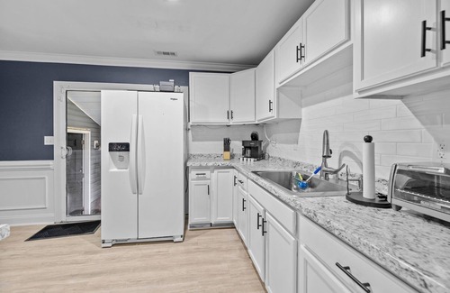 Paw Creek House | New listing! Queen City Landing - 2 min Airport, 10 min Uptown, minutes from I85