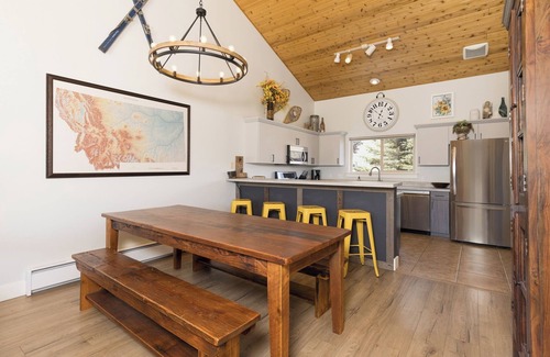 Big Sky Ski Chalet | New listing! Recently updated chalet in Big Sky. Hot tub & close to town center!