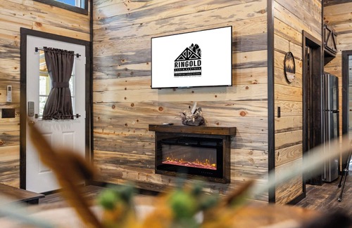 Ringold Cabin | NEW LISTING Tiny cabin, full kitchen, private back deck, fire pit, near lake