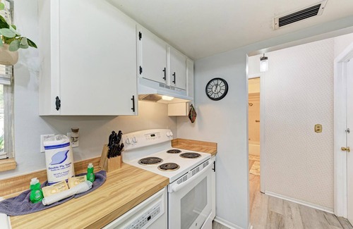 Gulf Gate Estates House | New Listing Tranquil two bed/two bath hideaway