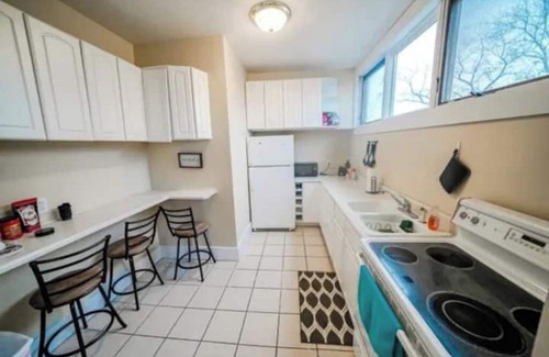 Bloomington Apartment | New Listing! Updated lovely one bedroom apartment!n