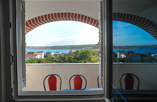 Caska Apartment | NEW LISTING!Vila Caska- ap 11-apartment for 5 people, pool, wifi, airconditioner