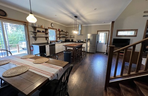 Schroon Lake Cabin | NEW Lodge, 5min to Schroon town ctr & beach, hiking, fishing, kayaking, boating