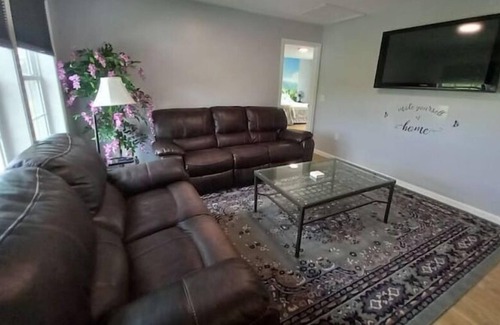 Gansevoort Apartment | NEW! Lovely 2-Bedroom Gansevoort Retreat