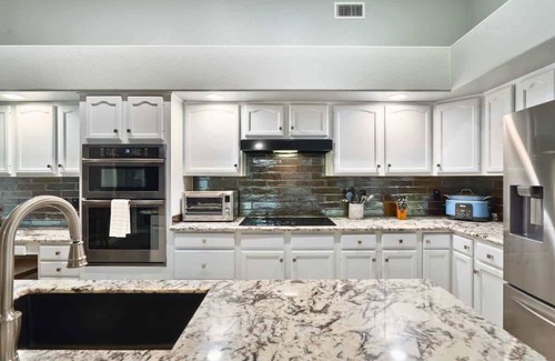 Arrowhead Lakes House | *NEW* Lux Lakeside View Villa 3BR Desert Oasis!