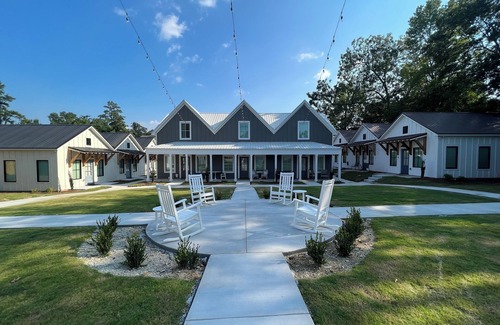 Auburn Cottage | New Luxury 1BR Cottage in Downtown Auburn!