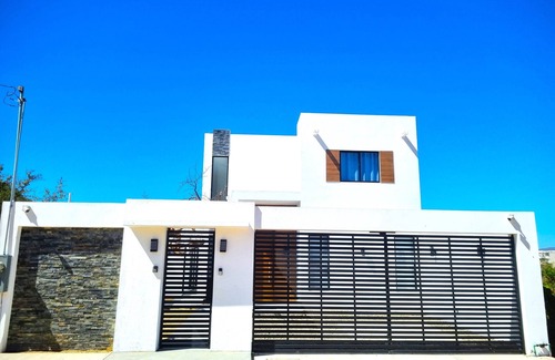 Acuario Villa | New Luxury 4BR Private Heated Pool and Jacuzzi Villa.