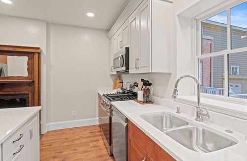Palmyra Apartment | NEW Luxury Apt | King Beds | En Suite Bathrooms