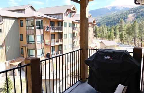Lakeside Village Condo | NEW! Luxury Keystone Condo with Mountain Views