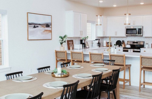 Kimberling City Cabin | NEW! Luxury Lakeview Cabin: Lazy River, Theater, Game Rm, Sleeps 20+, Hot Tub