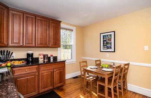 Bryn Mawr House | NEW-Luxury: Mainline Train, Colleges, Hospital