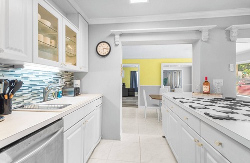Tarpon River House | New Luxury: Mins to beach GIANT games Entire Home & King Suite Coffee, Ac, WiFi!