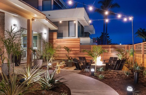 Cardiff-by-the-Sea Villa | *NEW* Micro Retreat | Hot Tub | Fire Pits | Ocean View in Cardiff Village