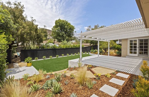 Ventura House | New Midcentury in the heart of Ventura-5 min bike ride to beach or downtown