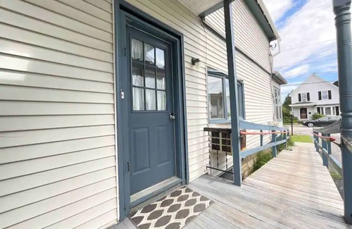 Rimmon Heights Apartment | NEW - Mins to Concord/Nashua - Driveway Parking - In Unit W/D - Backyard - Patio