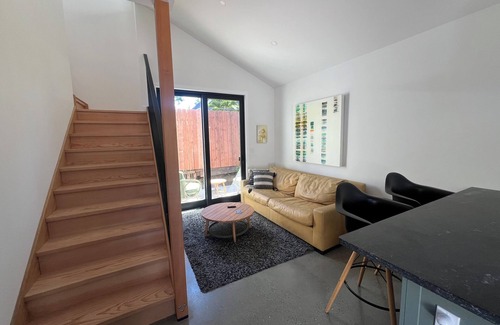 Upper Telegraph House | New modern 1-bedroom ADU with WiFi and AC in awesome Oakland