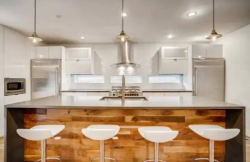Sunnyside House | New modern 3-bedroom duplex in Denver with beautiful view and outdoor space