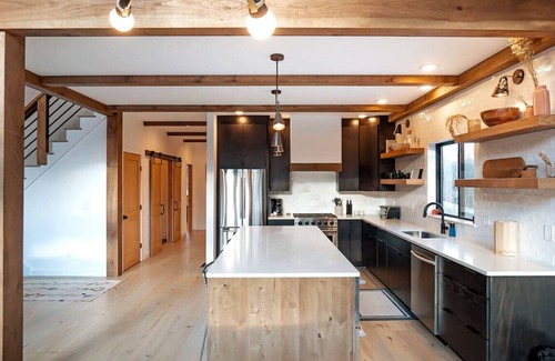 Windham Cabin | NEW Modern Cabin | 8 Mins From Skiing | Hot Tub