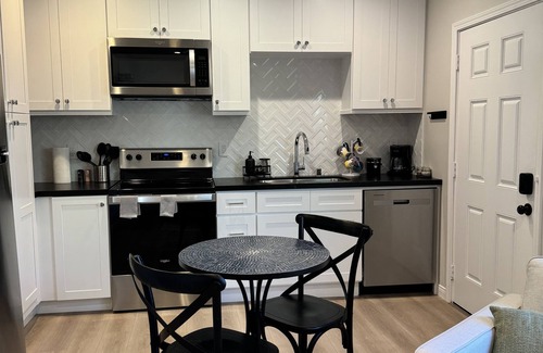 Talmadge House | New Modern Casita in Unique Kensington