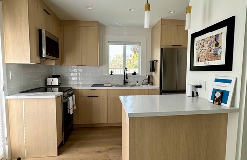 Paradise Park Apartment | New Modern Guesthouse Retreat near Berkeley & SF - King Bed, AC, Standing Desk