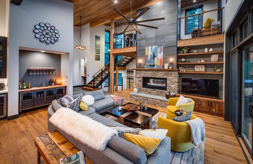 Truckee House | New modern home with spectacular view on 5 private acres