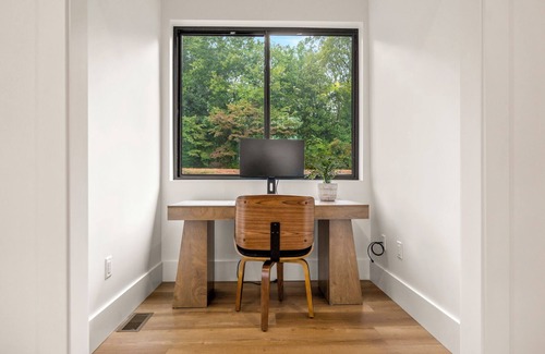 Mill Spring House | New Modern House on Lake Adger near TIEC, Vineyards, Orchards, Biltmore and more